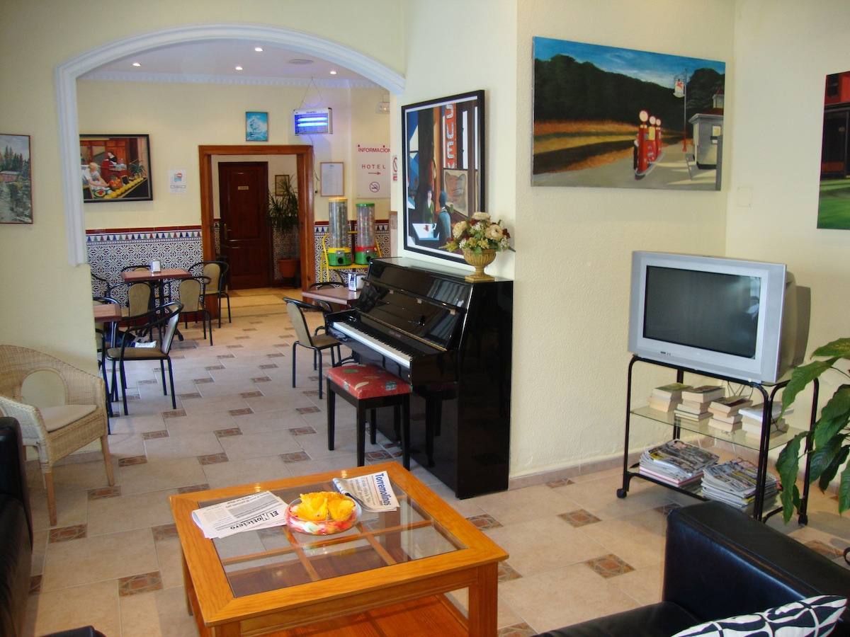 Hotel Cabello Торремолинос Экстерьер фото